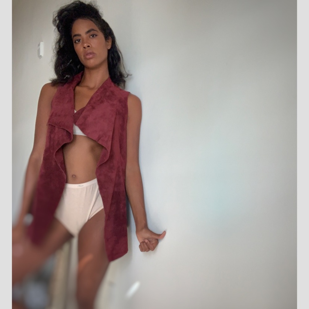 Suede vest maroon